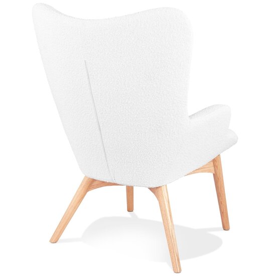 Scandinavische oorfauteuil &#039;TRAPEUR&#039; van witte boucl&eacute;stof